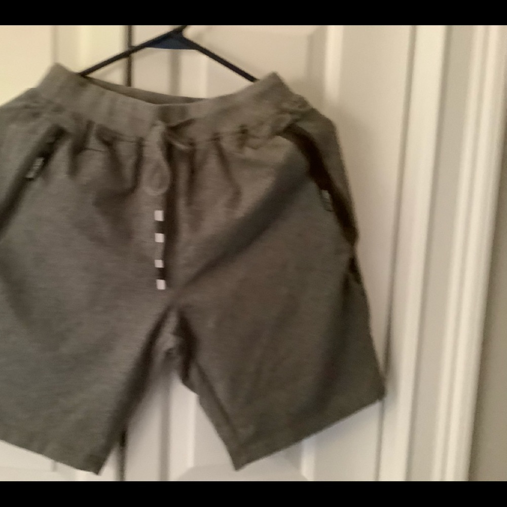 Men’s Very Gently Used Zippered Pocket Shorts